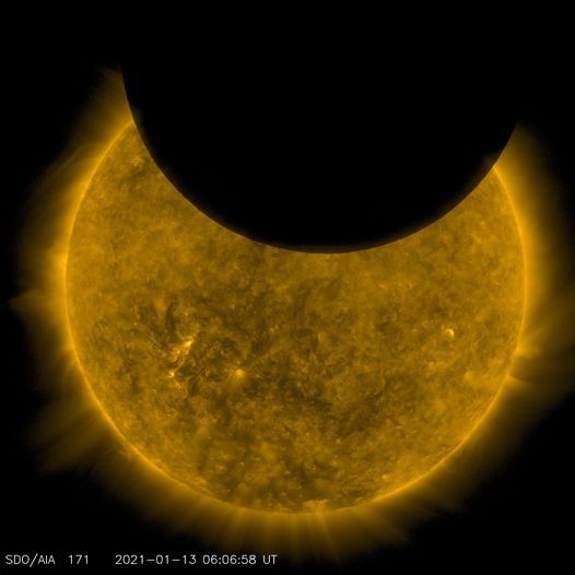 Částečné zatmění Slunce ze sondy SDO. Foto: NASA